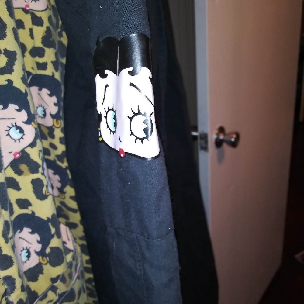 Sz medium scrub pant and matching top betty boop